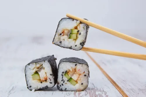 Jak przygotować domowe sushi?